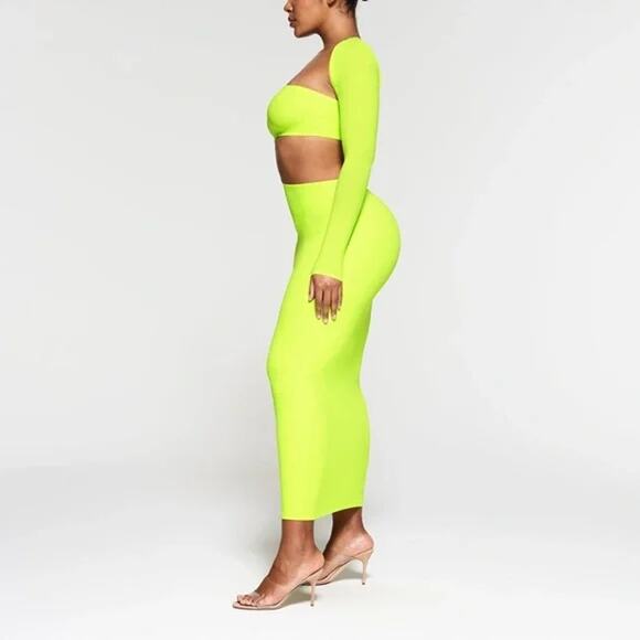 SKIMS Fits Everybody Shrug Top Green Highlighter Long Sleeve Size XXS NEW - Picture 2 of 4